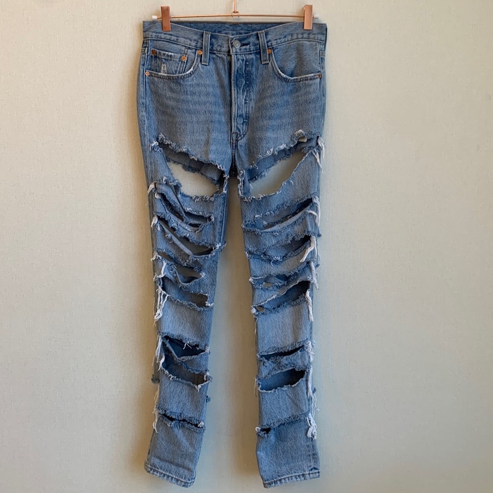 Levi’s 501 Button Fly Destroyed Jeans • Size 28
